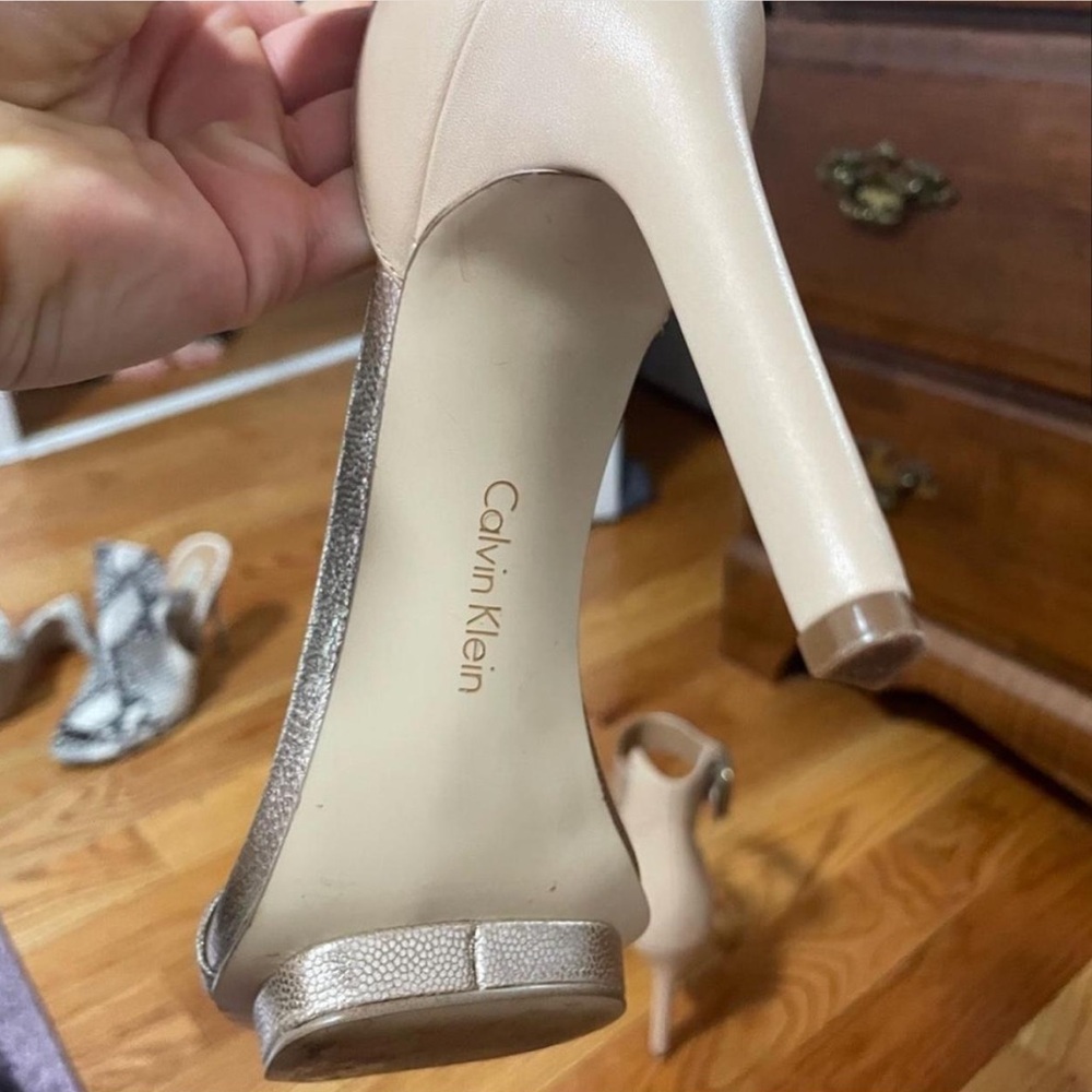Gold Heels - Picture 4 of 6